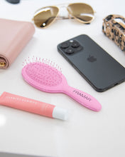 Cargar imagen en el visor de la galería, Mini Pink - Cepillo Desenredante To Go