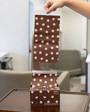Cargar imagen en el visor de la galería, Chocolate Dots - Pop Up - Edición Limitada
