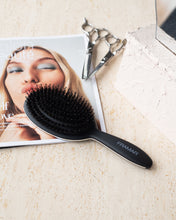 Cargar imagen en el visor de la galería, Polish Brush - Cepillo de cabello con cerdas de Jabali
